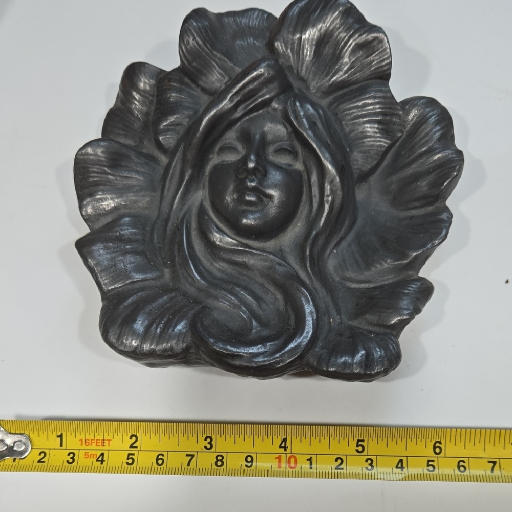 Art Nouveau Floral Face Decorative Wall Hanging - Dark Gray